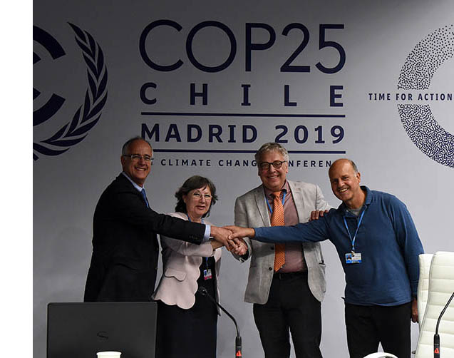 Photo of Emilio Cuevas and Melchor González at COP25 (December 2019, Madrid), announcing Spain’s official accession to ICOS.