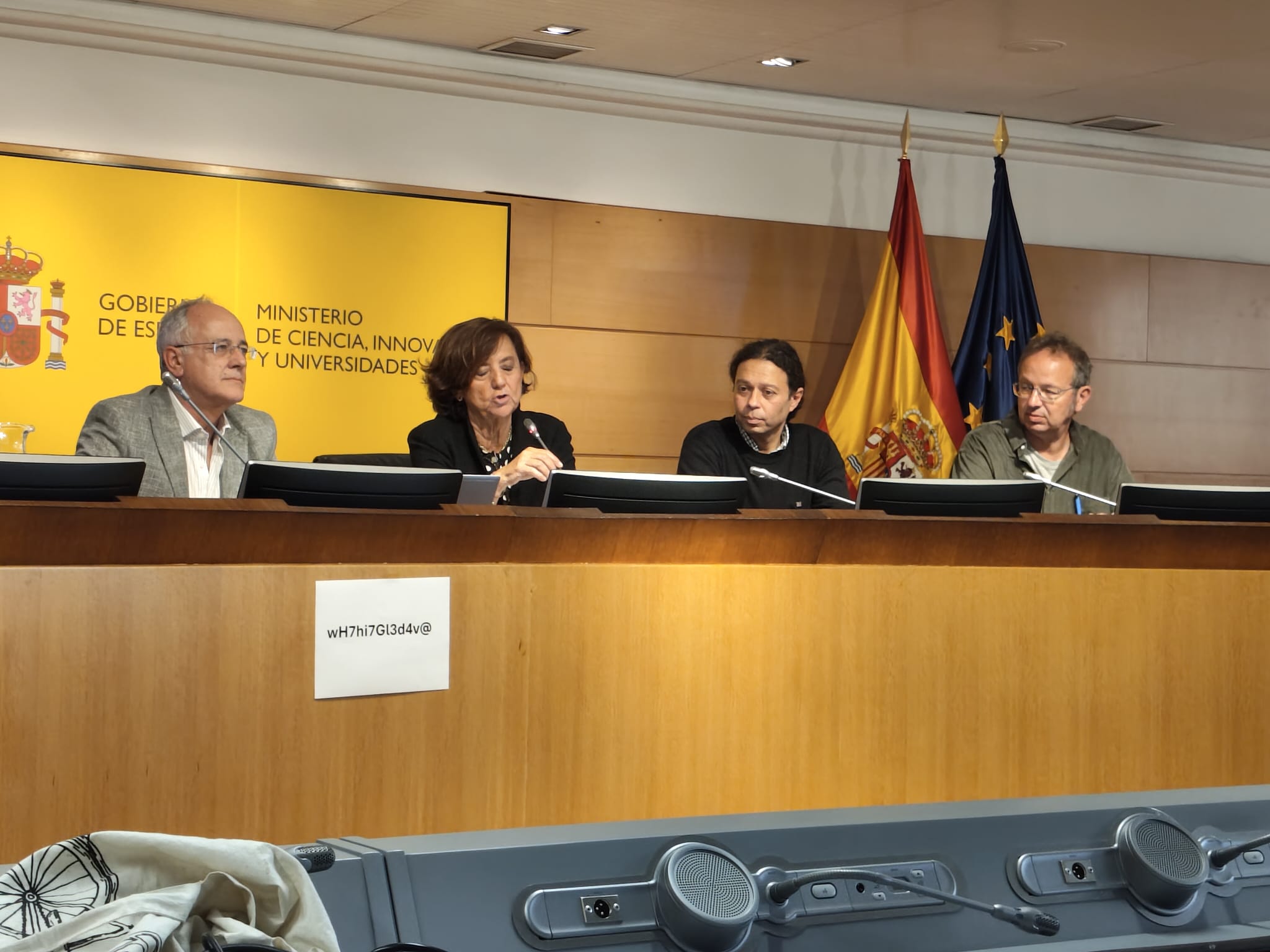 Foto de los representantes de ICOS-Spain junto con representación ministerial al inicio del evento